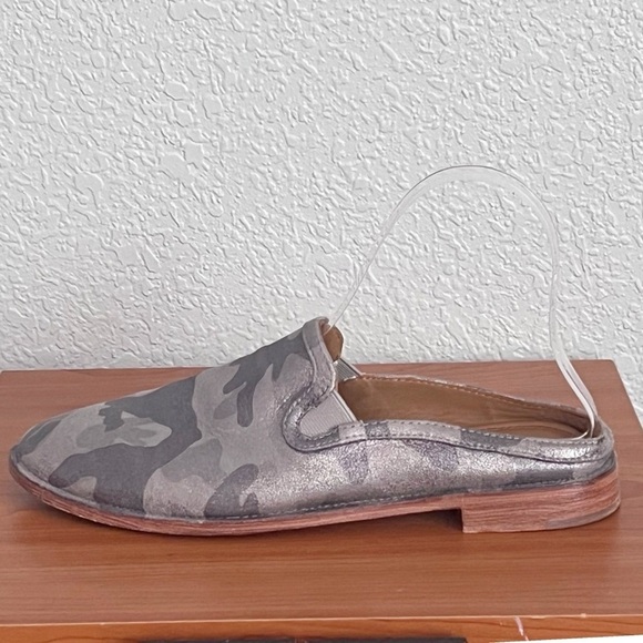 New Trask Ashley Suede Flat Slide Mule Silver Camouflage SZ 8 M - Picture 5 of 14
